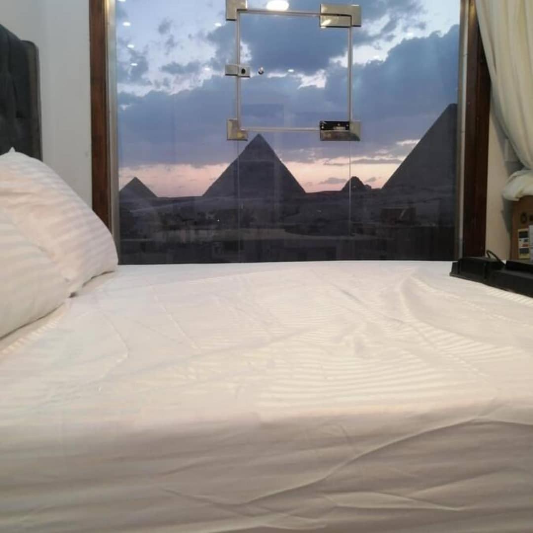 Pyramids Hills History 3*