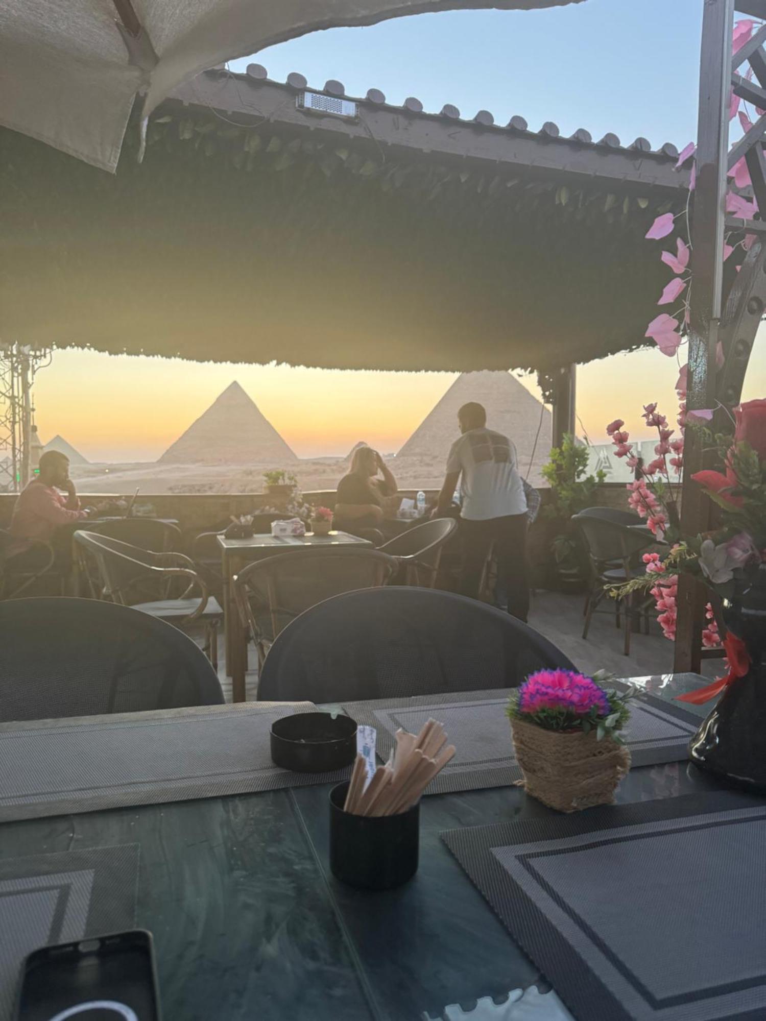 Pyramids Hills History 3* Cairo