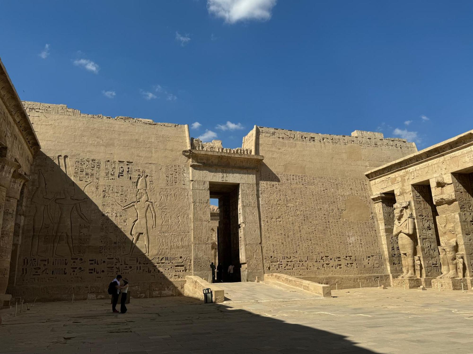 Hotel Pyramids Hills History 3*