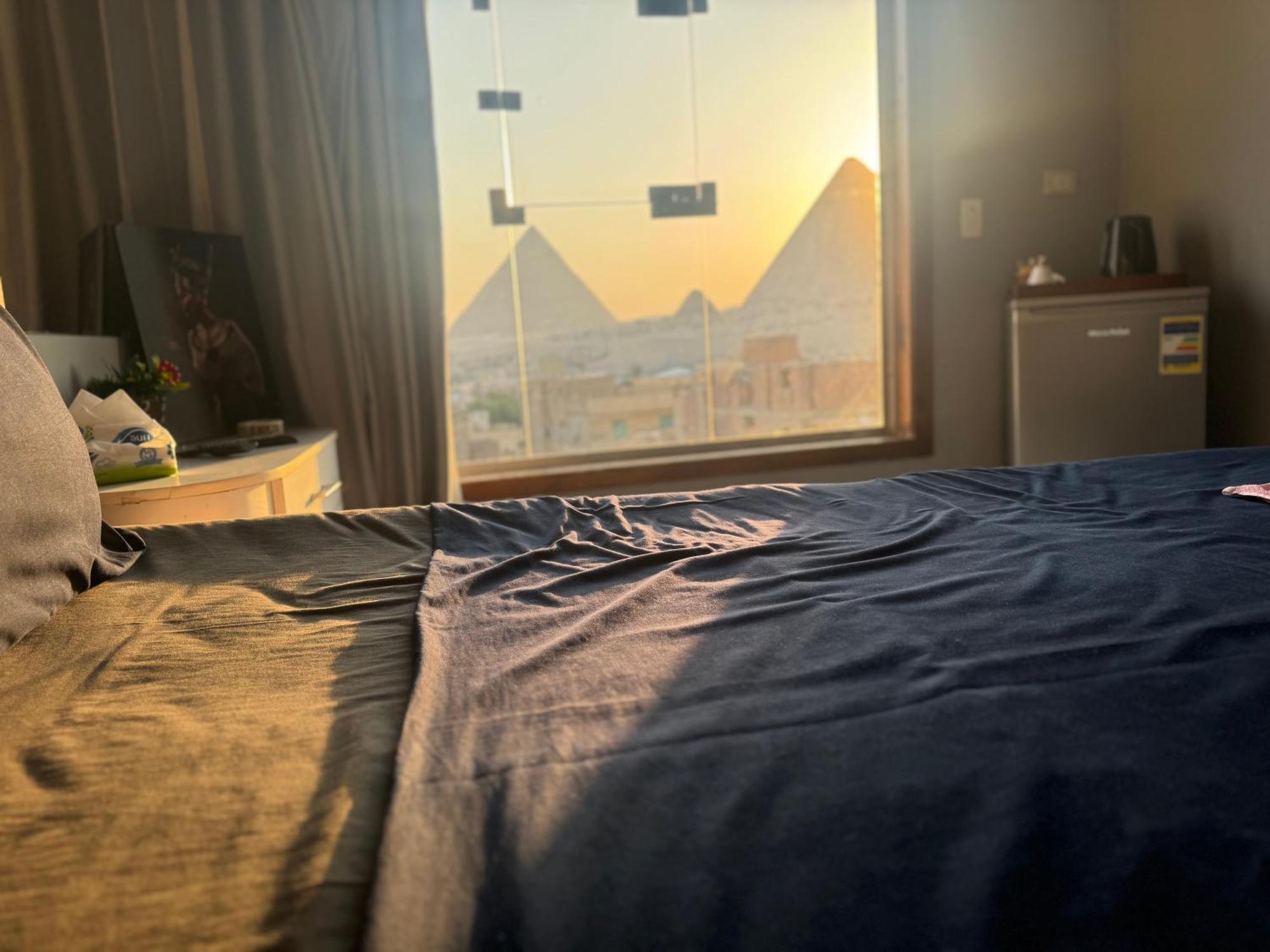 Hotel Pyramids Hills History