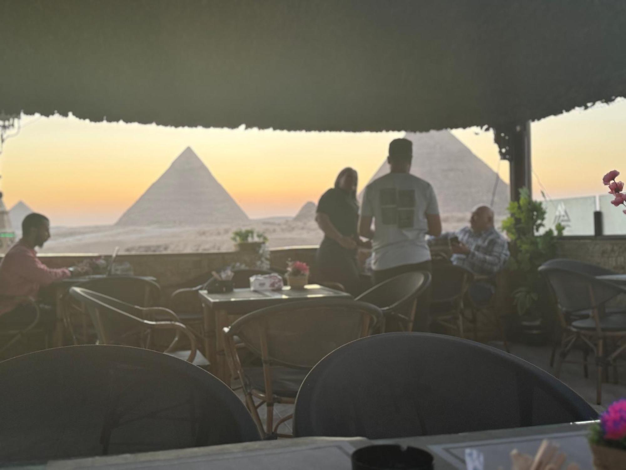 Pyramids Hills History Hotel