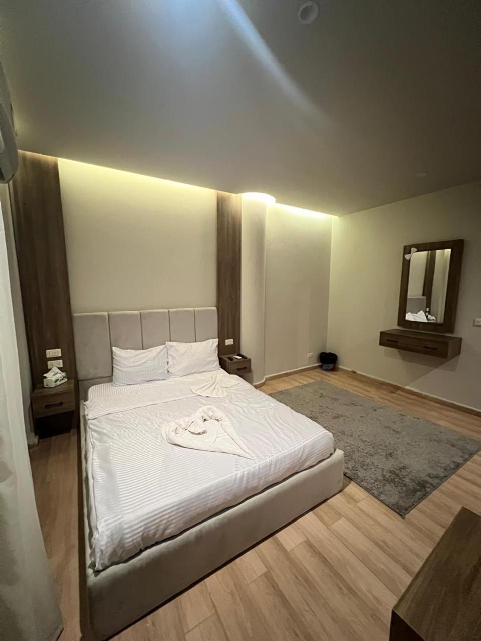 Hotel Pyramids Hills History 3*