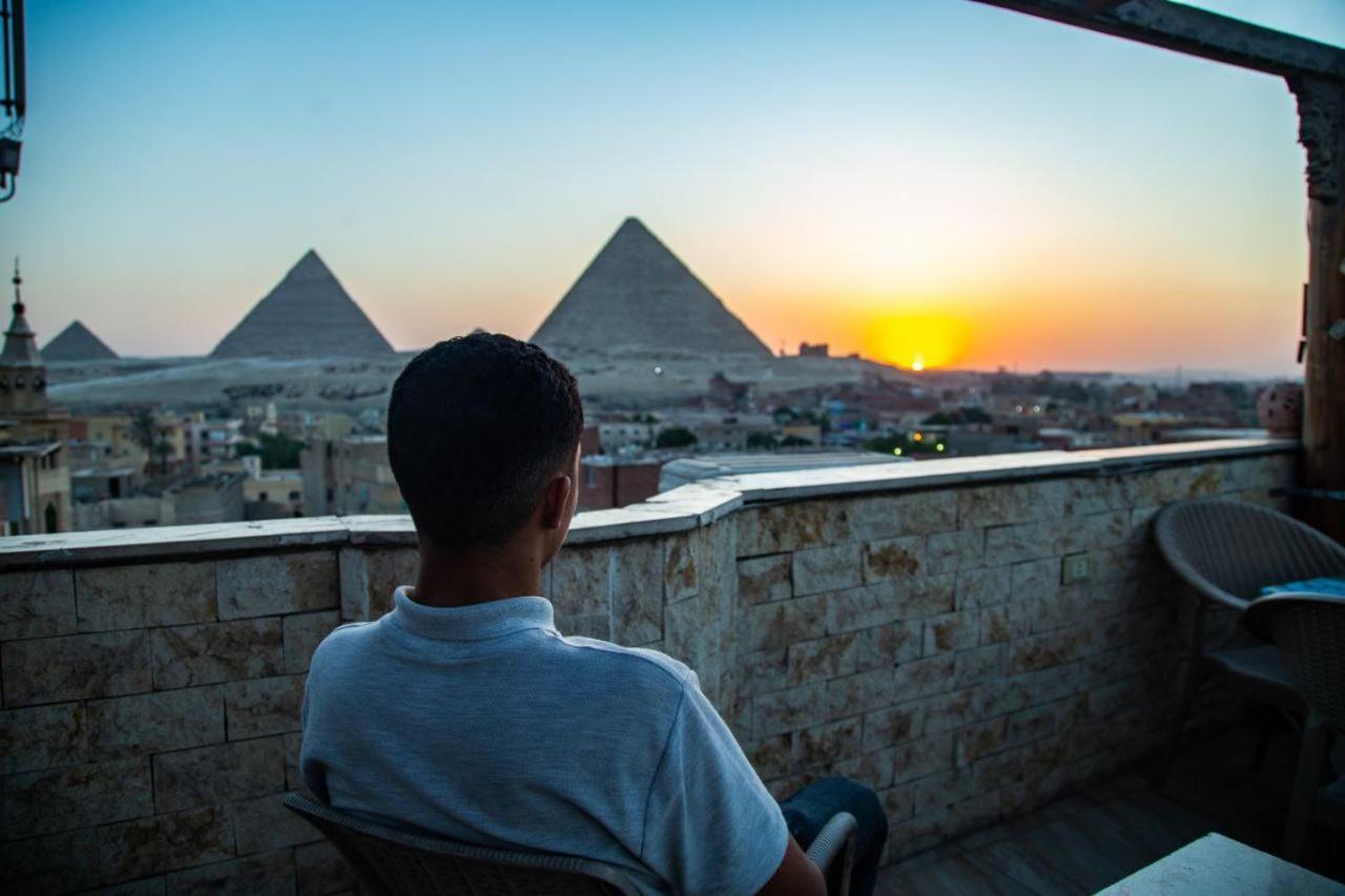 Hotel Pyramids Hills History