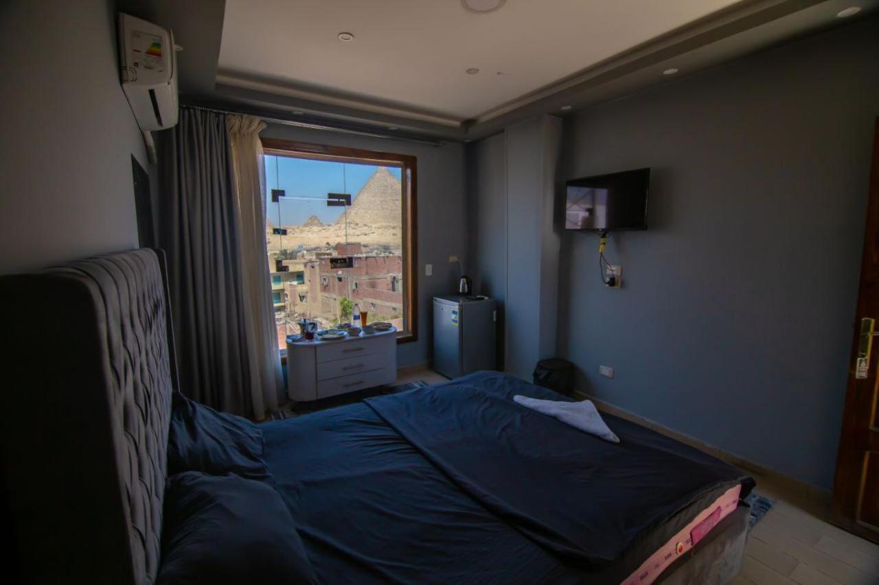 Hotel Pyramids Hills History 3*
