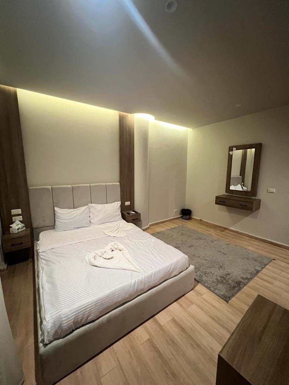 Pyramids Hills History Hotel 3*